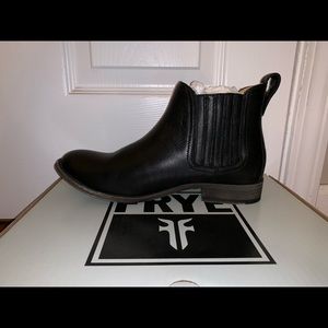 *NEVER WORN* Frye Pippa Chelsea Black Booties